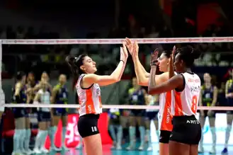 Eczacıbaşı, Fenerbahçe'yi Derbide Yendi!