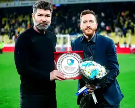 Erzurumspor'dan Hakan Kutlu'ya Plaket
