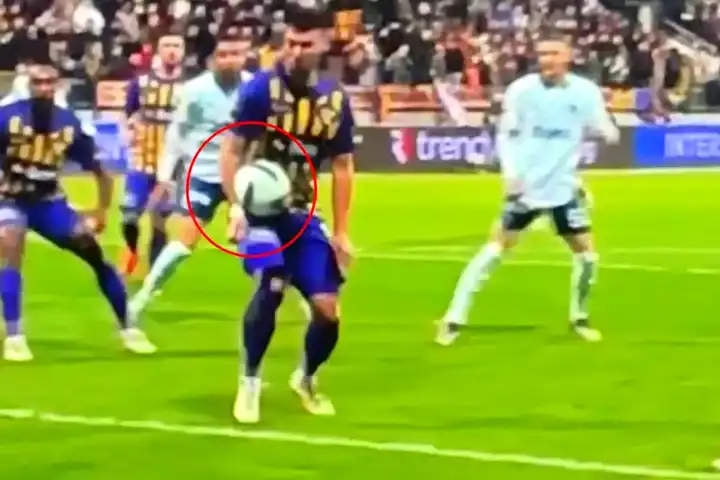 Fenerbahçe, Eyüpspor Maçında Penaltı İstemişti!