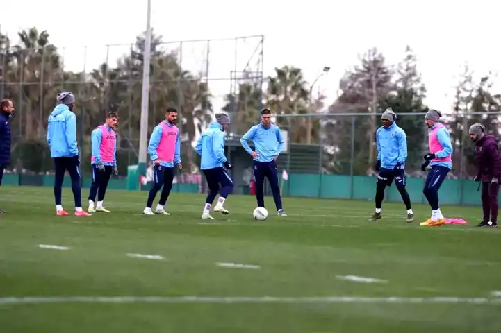 Trabzonspor, Eyüpspor Karşısında Kazanmak İçin Ter Döküyor